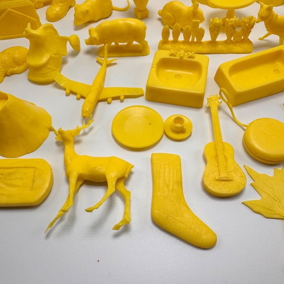 Houghton Mifflin Getting Ready To Read Toys Yellow Vintage Lot of 53 - Picture 9 of 15